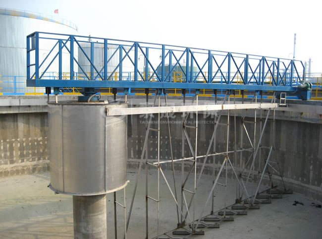 周边传动刮吸泥机